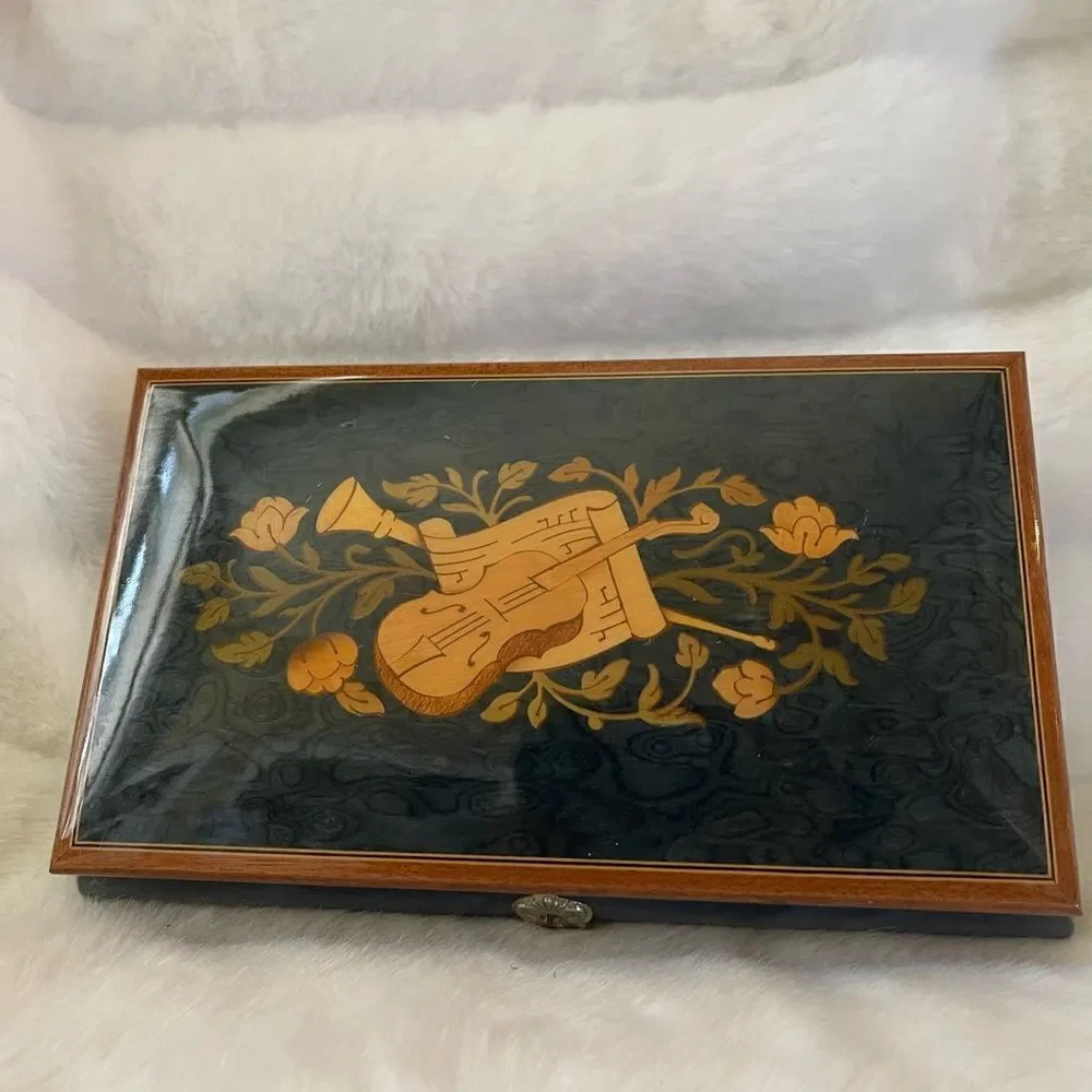 Vintage Romance high gloss Navy Blue inlaid musical jewelry box made in… - Picture 3 of 13